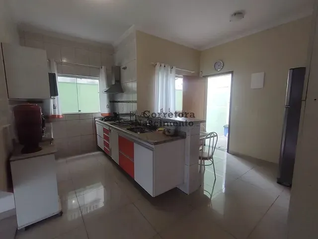 Casa com 250m² 4 quartos e 2 banheiros, à venda, no bairro Villa Branca em Jacareí