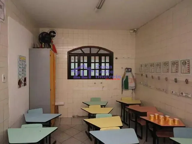 Casa à venda, no bairro Vila Antonieta em São Paulo