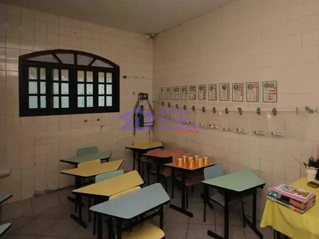 Casa à venda, no bairro Vila Antonieta em São Paulo