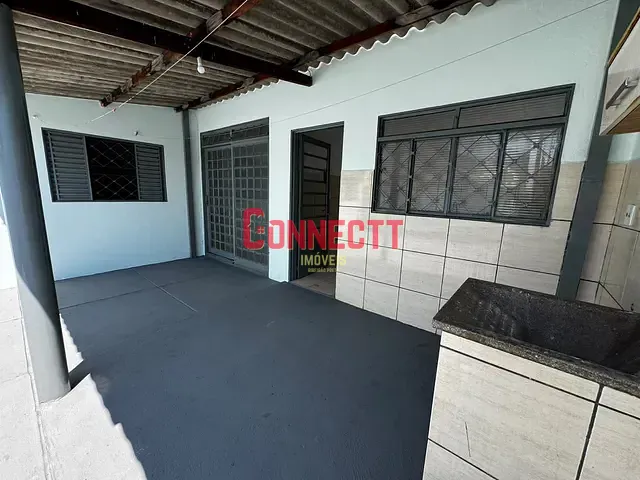 Casa 2 quartos e 1 banheiro, para alugar, no bairro Parque Ribeirão Preto em Ribeirão Preto