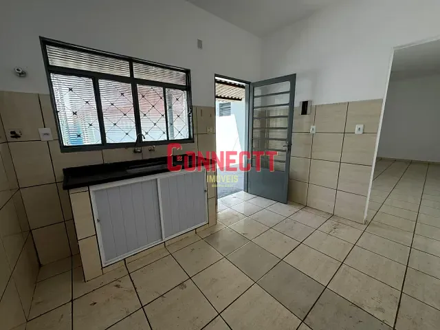 Casa 2 quartos e 1 banheiro, para alugar, no bairro Parque Ribeirão Preto em Ribeirão Preto