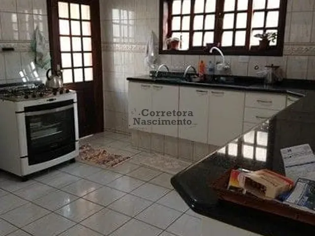 Casa com 250m² 4 quartos e 2 banheiros, à venda, no bairro Jardim do Vale em Jacareí