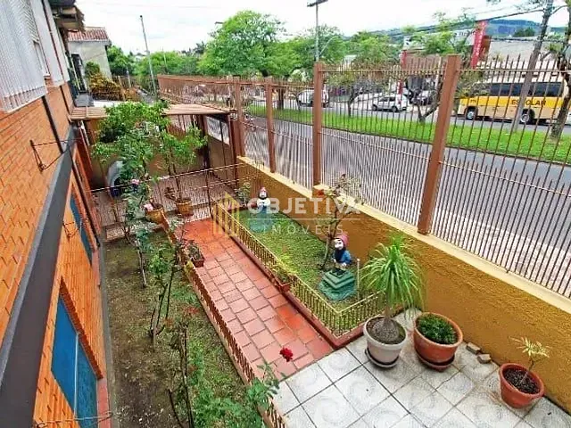 Casa 3 quartos e 2 banheiros, à venda, no bairro Jardim Sabará em Porto Alegre