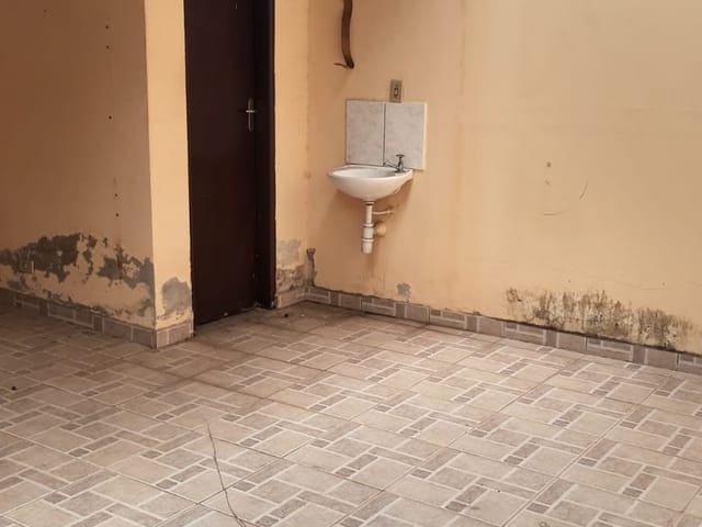 Casa com 180m² 2 quartos e 1 banheiro, para alugar, no bairro Vila Santa Fé em Taubaté