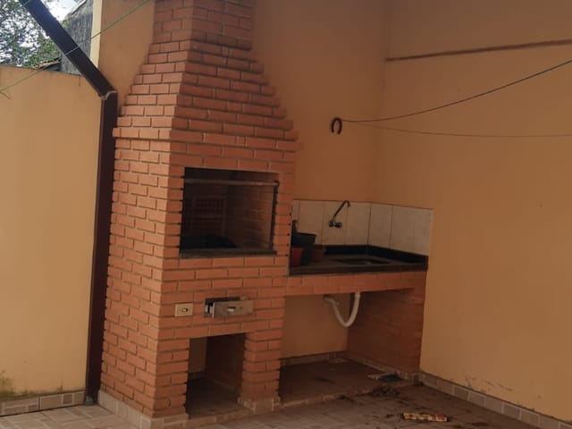 Casa com 180m² 2 quartos e 1 banheiro, para alugar, no bairro Vila Santa Fé em Taubaté