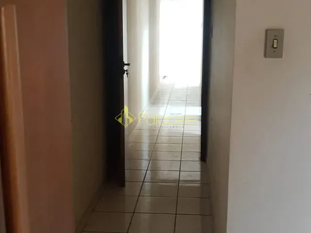 Casa com 180m² 2 quartos e 1 banheiro, para alugar, no bairro Vila Santa Fé em Taubaté