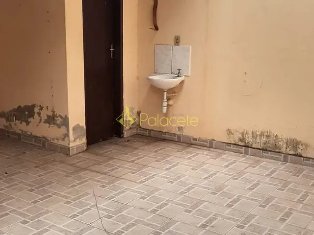 Casa com 180m² 2 quartos e 1 banheiro, para alugar, no bairro Vila Santa Fé em Taubaté