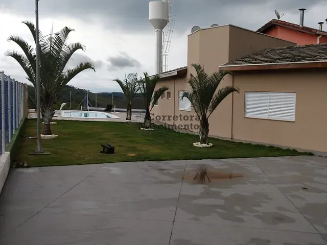 Casa com 1338m² 4 quartos e 2 banheiros, à venda, no bairro Jardim das Flores em Santa Branca