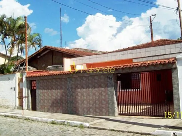 Casa com 213m² 3 quartos e 3 banheiros, à venda, no bairro Jardim Boa Vista em Pindamonhangaba