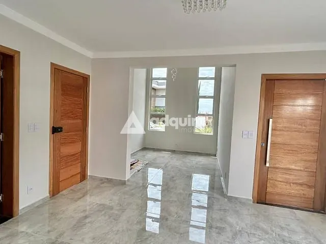 Casa com 300m² 4 quartos e 4 banheiros, à venda, no bairro Jardim Carvalho em Ponta Grossa
