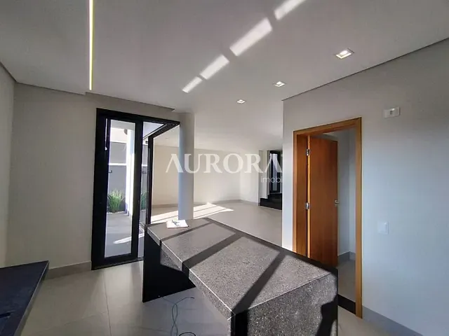 Casa com 235m² 3 quartos e 4 banheiros, à venda, no bairro Gleba Pinguim em Londrina