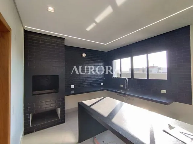 Casa com 235m² 3 quartos e 4 banheiros, à venda, no bairro Gleba Pinguim em Londrina