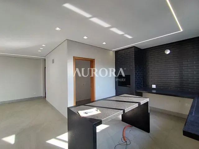 Casa com 235m² 3 quartos e 4 banheiros, à venda, no bairro Gleba Pinguim em Londrina