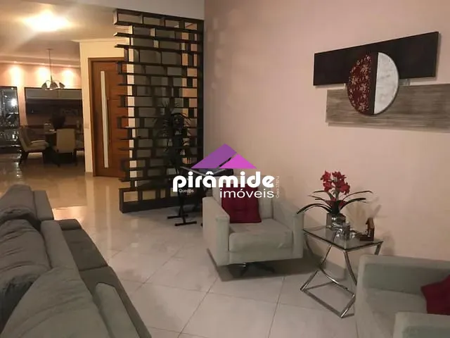 Casa com 3300m² 3 quartos e 3 banheiros, à venda, no bairro Jardim Caçapava em Caçapava