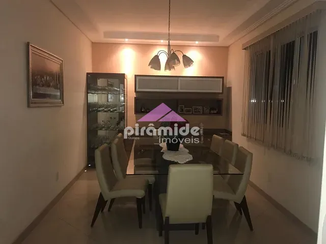 Casa com 3300m² 3 quartos e 3 banheiros, à venda, no bairro Jardim Caçapava em Caçapava