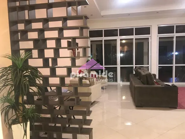 Casa com 3300m² 3 quartos e 3 banheiros, à venda, no bairro Jardim Caçapava em Caçapava