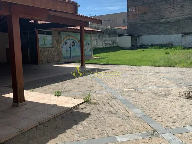 Casa com 1390m², à venda, no bairro São Benedito em Pindamonhangaba