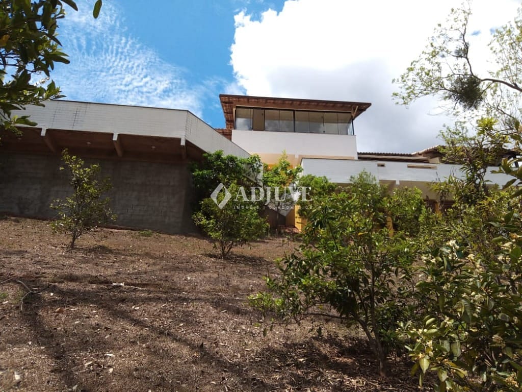 Casa à venda com 3 quartos, 450m² - Foto 2