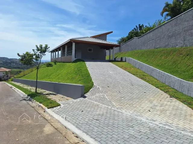 Casa com 1036m² 3 quartos e 3 banheiros, à venda, no bairro Condomínio Residencial Mantiqueira em São José dos Campos