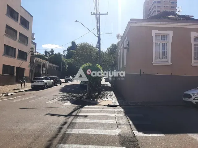 Casa com 417m², à venda, no bairro Centro em Ponta Grossa