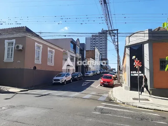 Casa com 417m², à venda, no bairro Centro em Ponta Grossa