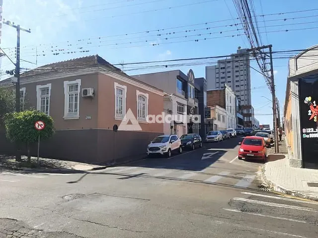 Casa com 417m², à venda, no bairro Centro em Ponta Grossa
