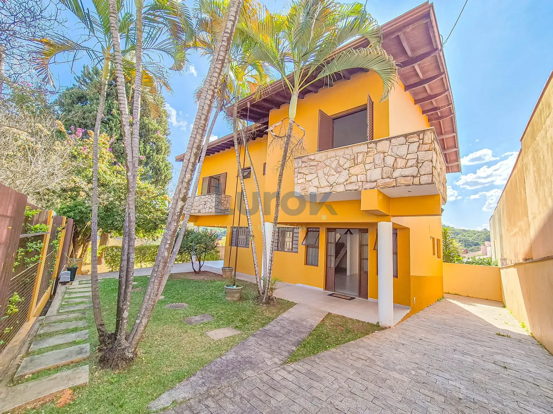 Casa, 3 quartos, 182 m² - Foto 1