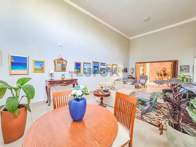 Casa com 516m² 3 quartos e 4 banheiros, à venda, no bairro Chácaras Silvania em Valinhos