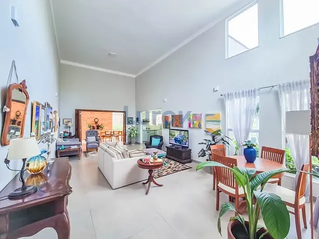 Casa com 516m² 3 quartos e 4 banheiros, à venda, no bairro Chácaras Silvania em Valinhos