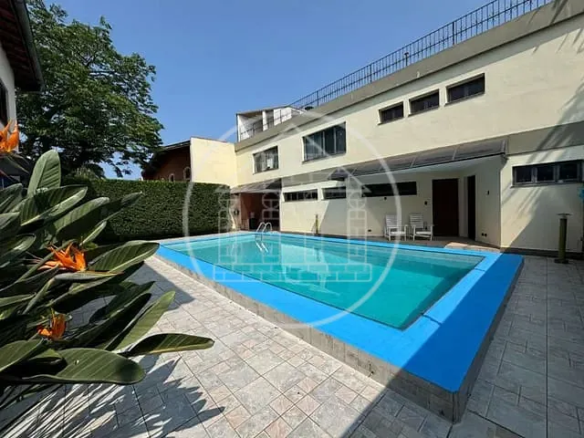 Casa com 600m² 4 quartos e 3 banheiros, à venda ou para alugar, no bairro Interlagos em São Paulo