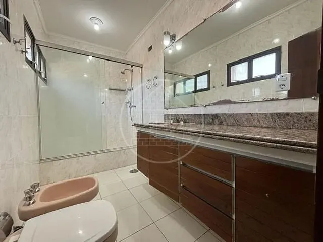 Casa com 600m² 4 quartos e 3 banheiros, à venda ou para alugar, no bairro Interlagos em São Paulo