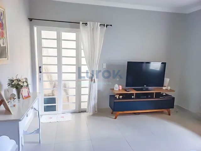 Casa com 200m² 2 quartos e 1 banheiro, à venda, no bairro Parque dos Cocais em Valinhos