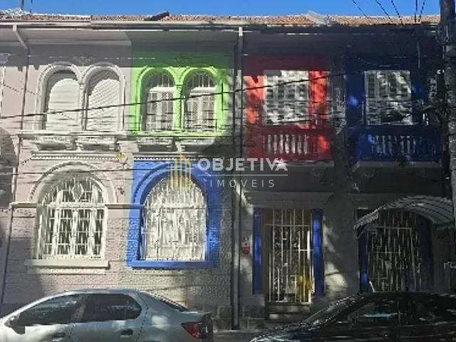Casa 4 quartos e 2 banheiros, à venda, no bairro Farroupilha em Porto Alegre