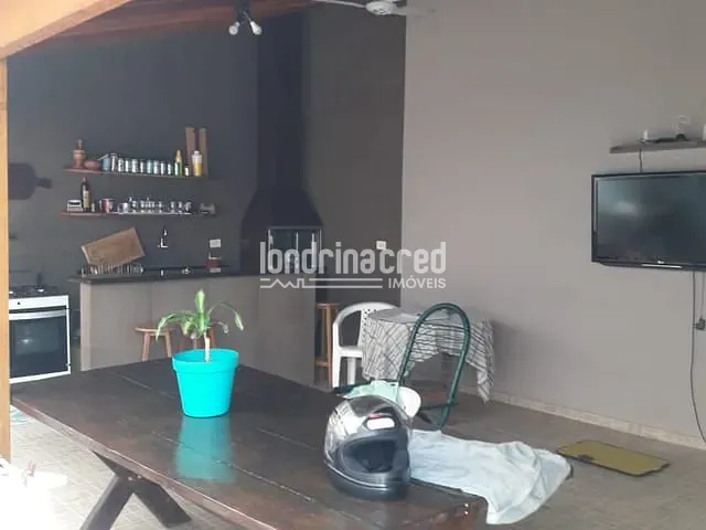 Casa com 250m² 4 quartos e 3 banheiros, à venda, no bairro Jatobá em Londrina