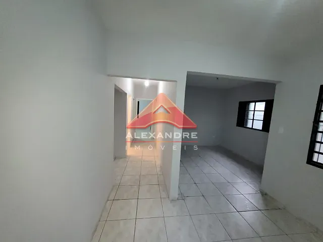 Casa com 300m² 3 quartos e 2 banheiros, para alugar, no bairro Vila Industrial em São José dos Campos
