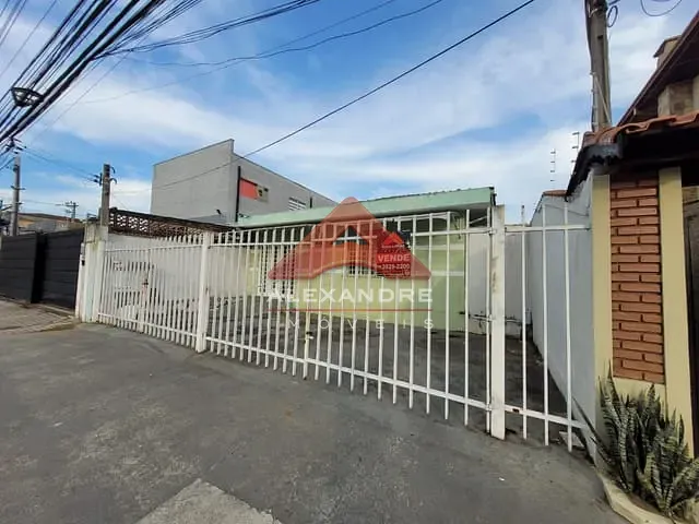 Casa com 300m² 3 quartos e 2 banheiros, à venda, no bairro Vila Industrial em São José dos Campos