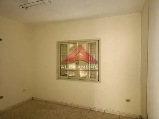 Casa com 300m² 3 quartos e 2 banheiros, à venda, no bairro Vila Industrial em São José dos Campos