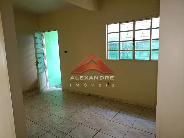 Casa com 300m² 3 quartos e 2 banheiros, à venda, no bairro Vila Industrial em São José dos Campos