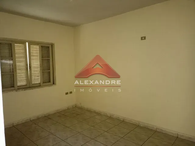 Casa com 300m² 3 quartos e 2 banheiros, à venda, no bairro Vila Industrial em São José dos Campos