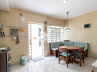 Foto do Casa-Casa tipo para venda em Campo Belo com 4 quartos, sendo 1 suíte, 200m²