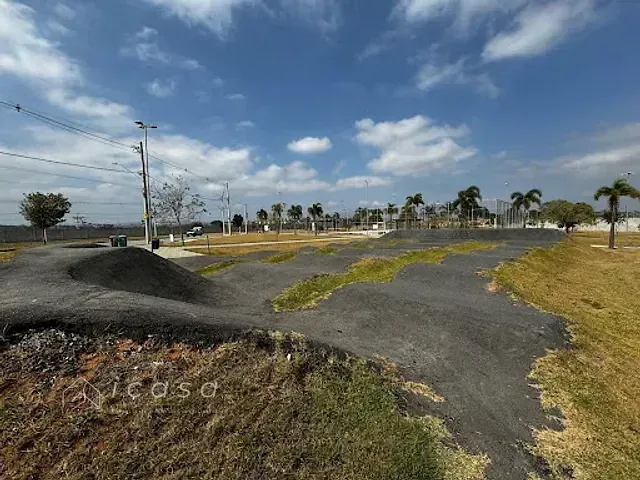 Casa com 250m² 3 quartos e 4 banheiros, à venda, no bairro Eugênio de Mello em São José dos Campos