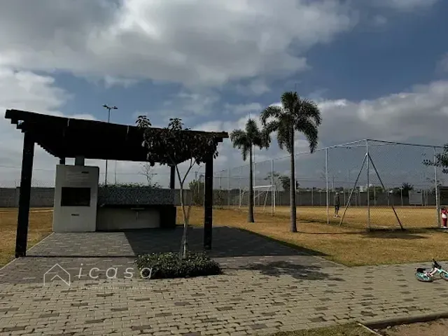 Casa com 250m² 3 quartos e 4 banheiros, à venda, no bairro Eugênio de Mello em São José dos Campos
