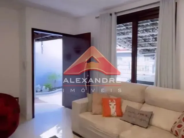 Casa com 250m² 3 quartos e 1 banheiro, à venda, no bairro Jardim Portugal em São José Dos Campos