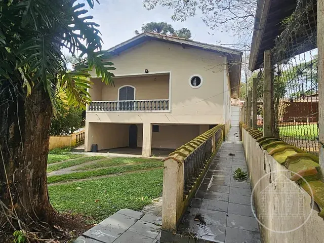 Casa com 320m² 3 quartos e 5 banheiros, à venda ou para alugar, no bairro Jardim das Palmeiras (Zona Sul) em São Paulo