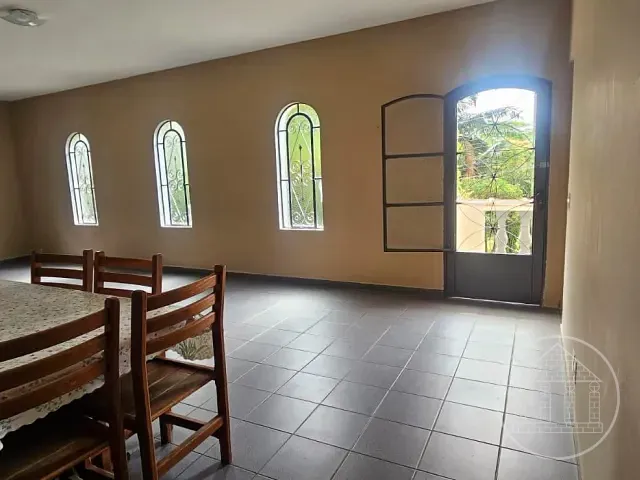 Casa com 320m² 3 quartos e 5 banheiros, à venda ou para alugar, no bairro Jardim das Palmeiras (Zona Sul) em São Paulo