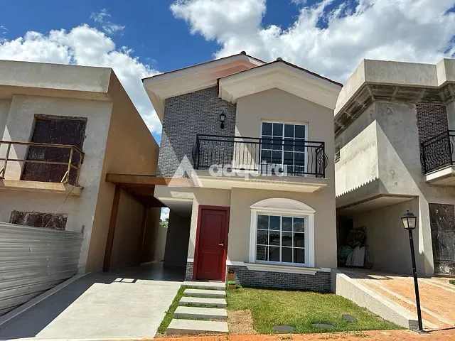 Casa com 290m² 3 quartos e 3 banheiros, à venda, no bairro Colônia Dona Luíza em Ponta Grossa