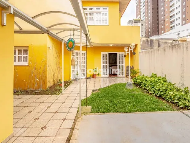 Casa com 377m² 4 quartos e 4 banheiros, à venda, no bairro Centro em Ponta Grossa
