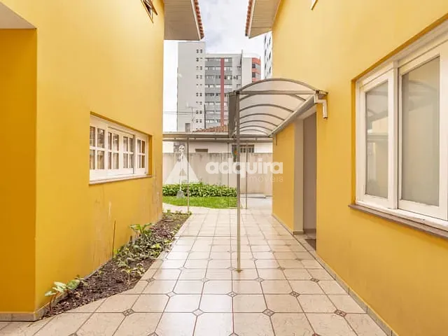 Casa com 377m² 4 quartos e 4 banheiros, à venda, no bairro Centro em Ponta Grossa