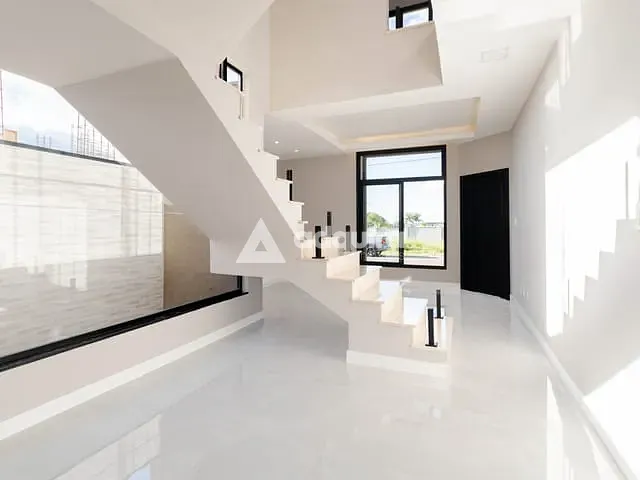 Casa com 252m² 3 quartos e 4 banheiros, à venda, no bairro Uvaranas em Ponta Grossa