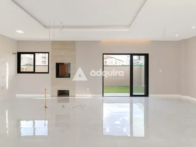Casa com 252m² 3 quartos e 4 banheiros, à venda, no bairro Uvaranas em Ponta Grossa